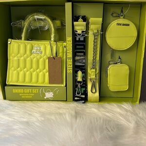 NIB Steve Madden (Bniko) Gift Set - Neon Lemon- Christmas Gift 🎁